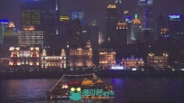 上海黄埔江灯光夜景游船经过高清视频实拍素材