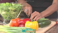 母亲切蔬菜制作沙拉高清实拍视频素材