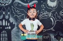 万圣节主题儿童照展示PSD模板Halloween Kids T-Shirt Mock-Up