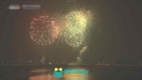 城市夜晚绚丽灿烂的烟花表演电视演示片实拍视频素材