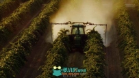 航拍三轮车庄稼地喷洒农药视频素材