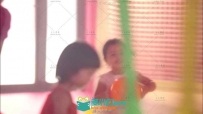小朋友在儿童乐园里快乐的玩耍实拍视频素材