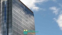 大楼上流动的云彩镜头特写高清企业记录宣传片视频素材