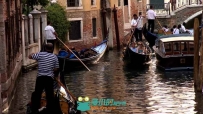 威尼斯小镇游客坐小船游览视频素材